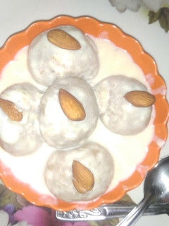खोया पीठा (Khoya pitha recipe in hindi) रेसिपी मुख्य फोटो