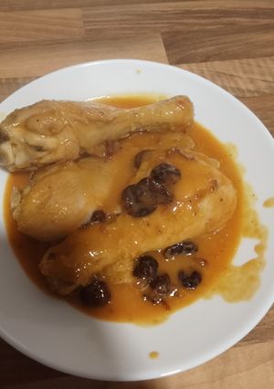 Una foto de Pollo a la naranja con pasas