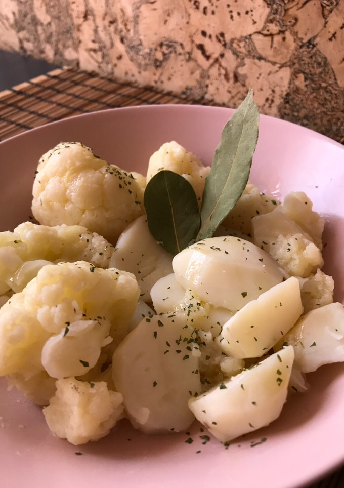 Una foto de Coliflor guisada con patatas 🥦