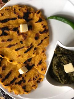 A picture of Makki ki Roti & Sarso ka Saag.