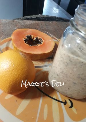 Una foto de Licuado de naranja, papaya, avena y chía