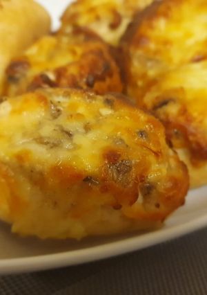 A picture of Chicken mushroom buns.