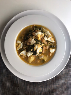 Una foto de Potaje vegetariano de garbanzos y acelgas silvestres