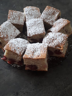 Meggyes kocka recept fotója