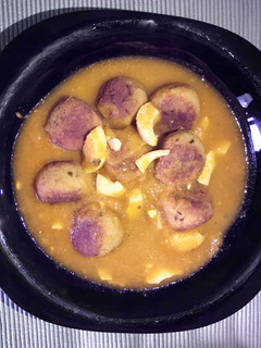 Una foto de Sopa de albóndigas de merluza y atún caseras