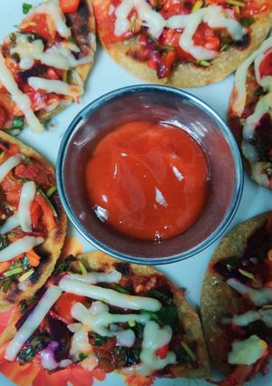 A picture of Rajma bhakri pizza.
