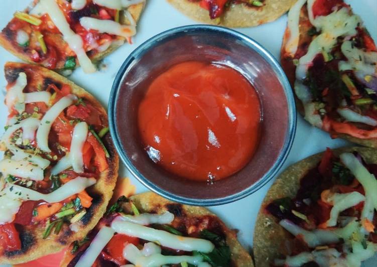 Easy Way to Make Tasty Rajma bhakri pizza