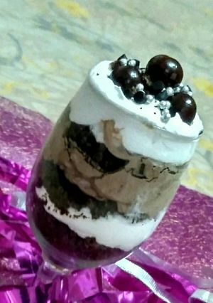 A picture of Oreo chocolate mousse.