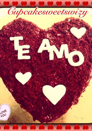 Una foto de Torta de Red Velvet en Forma de Corazón