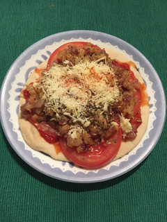 Una foto de Pizzetta de chicharrón de camarones al ajillo con cerveza
