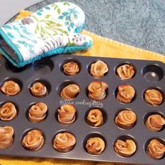 A picture of Apple Cinnamon Rose Tarts.