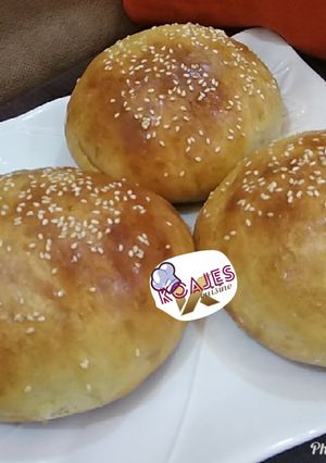 A picture of Sesame burger buns.