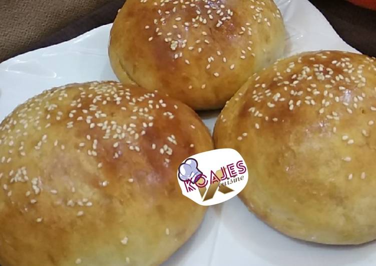 Sesame burger buns