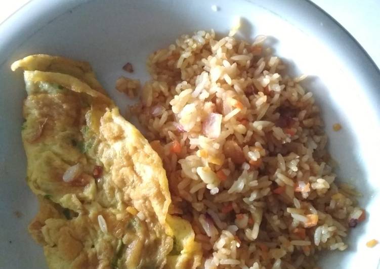 Resep Nasi goreng telur dadar simple (tanpa minyak) Anti Gagal
