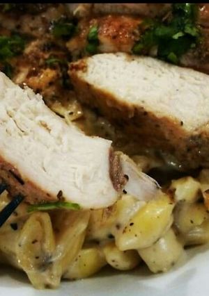 A picture of Creamy chicken Pasta 😋💛🍝.