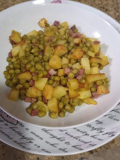Una foto de Guisantes con patatas y jamón