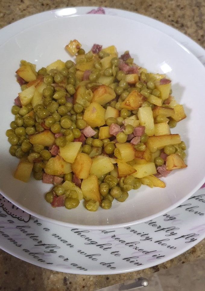 Una foto de Guisantes con patatas y jamón