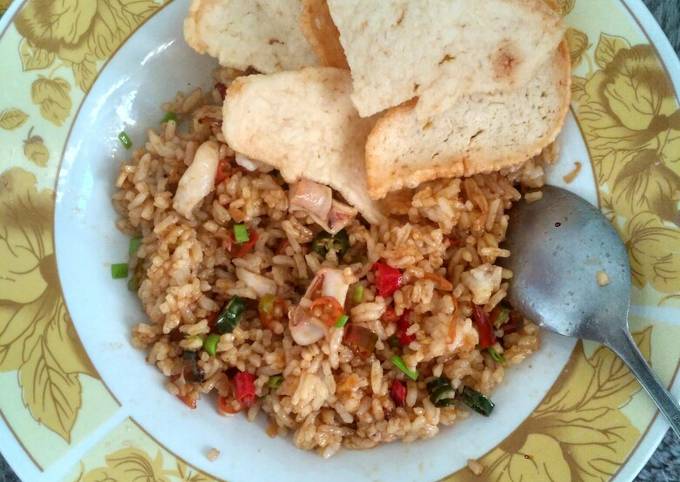 Langkah Mudah Untuk Membuat Nasi Goreng Cumi Sederhana Lezat Resep Nasi Goreng