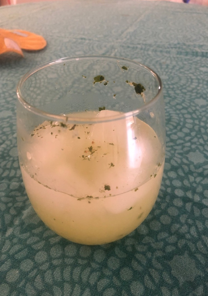 Una foto de Limonada con hierbabuena y jengibre
