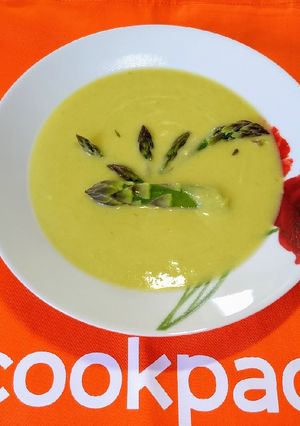 O poză a rețetei Supă cremă de sparanghel (fără gluten).