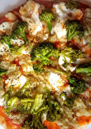Una foto de Pizza integral con brócoli y berenjena 🥳