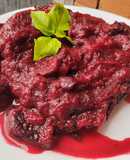 Berenjena🍆en salsa ahumada con champiñones🍄y remolacha🍄