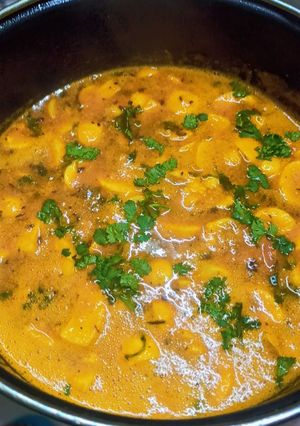 मशरूम मसाला करी(mushroom masala curry recipe in hindi) रेसिपी मुख्य फोटो
