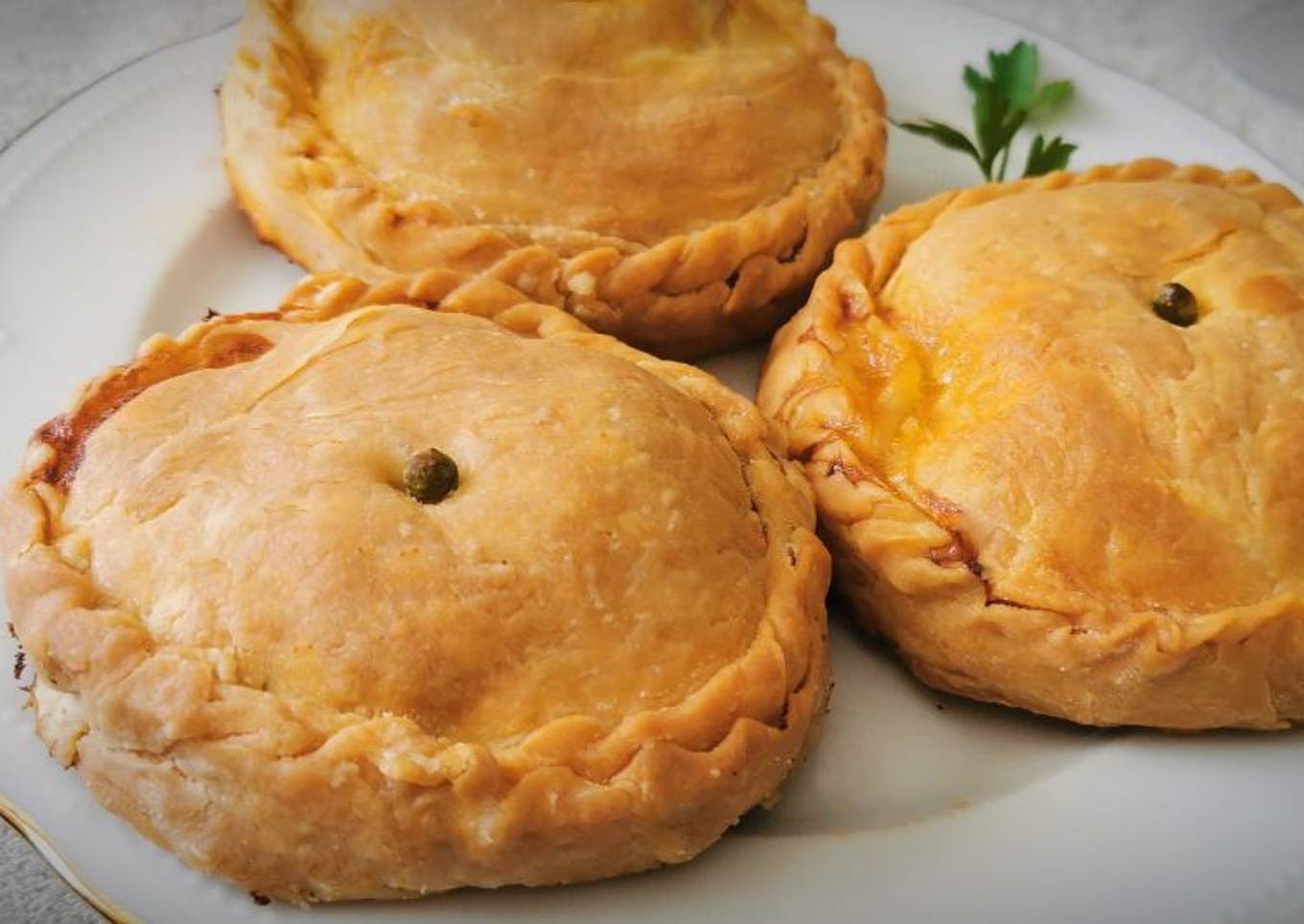 Panades de Carne con Sobrasada y Guisantes