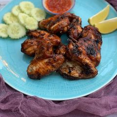A picture of Thai grilled chicken wings (ปีกไก่ย่าง).