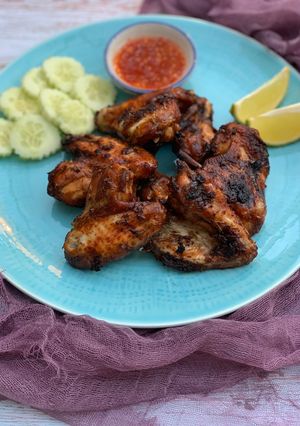 A picture of Thai grilled chicken wings (ปีกไก่ย่าง).