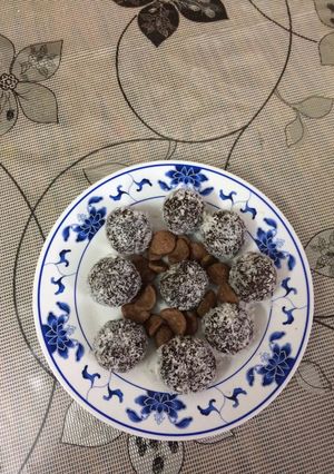 A picture of Chocos ladoo.