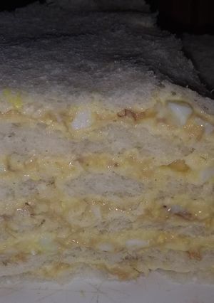 Una foto de Sándwich de miga de huevo y atún