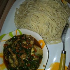 A picture of Saperghetti & vegetables soup.