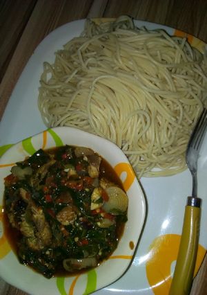 A picture of Saperghetti & vegetables soup.