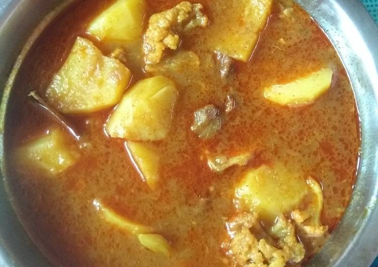 How to Royal Eating on a Dime Gobhi aloor jhol