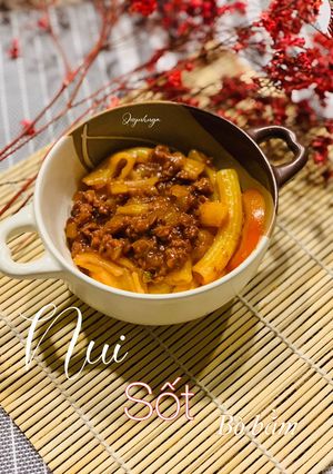 Hình của món Nui sốt bò bằm.