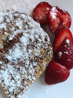 Una foto de French toast / tostada francesa