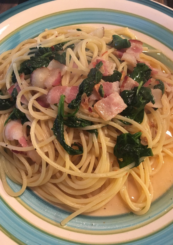 A picture of Spaghetti With Bacon and Spinach.