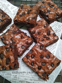 Foto resep CHEWY BROWNIES + tips sukses shiny crust
