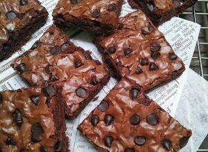 Foto resep CHEWY BROWNIES + tips sukses shiny crust