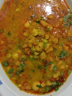 मंगोड़ी मटर की सब्जी (Mangodi matar ki sabzi recipe in Hindi) रेसिपी मुख्य फोटो