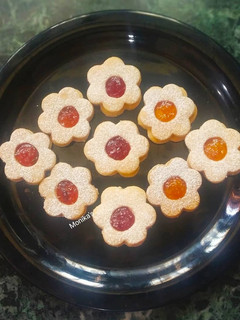 जैम बिस्कुट (Jam biscuit recipe in Hindi) रेसिपी मुख्य फोटो