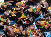 Gambar kue kering cornflakes warna warni