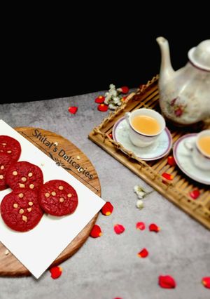 रेड वेलवेट कुकिज (red velvet cookies recipe in marathi) रेसिपी चे मुख्य फोटो