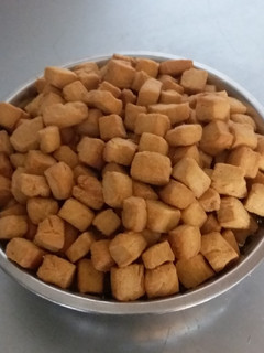 A picture of Soft and Crunchy chinchin.