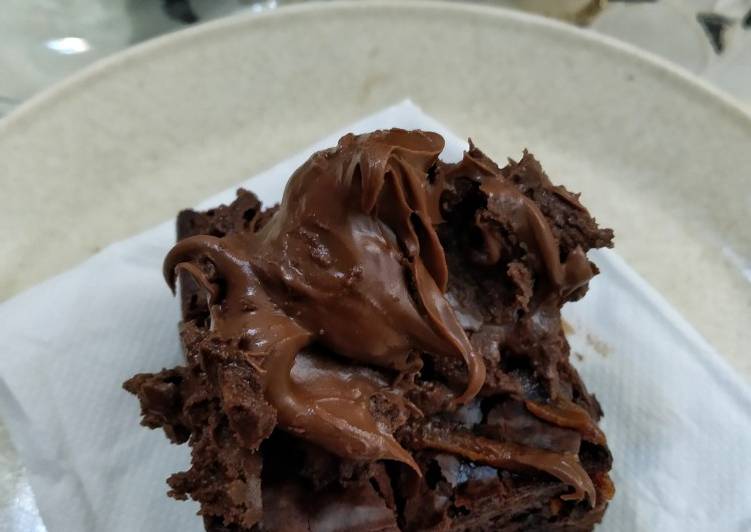 Langkah Mudah Memasak Coklat atas Brownies yang Murah