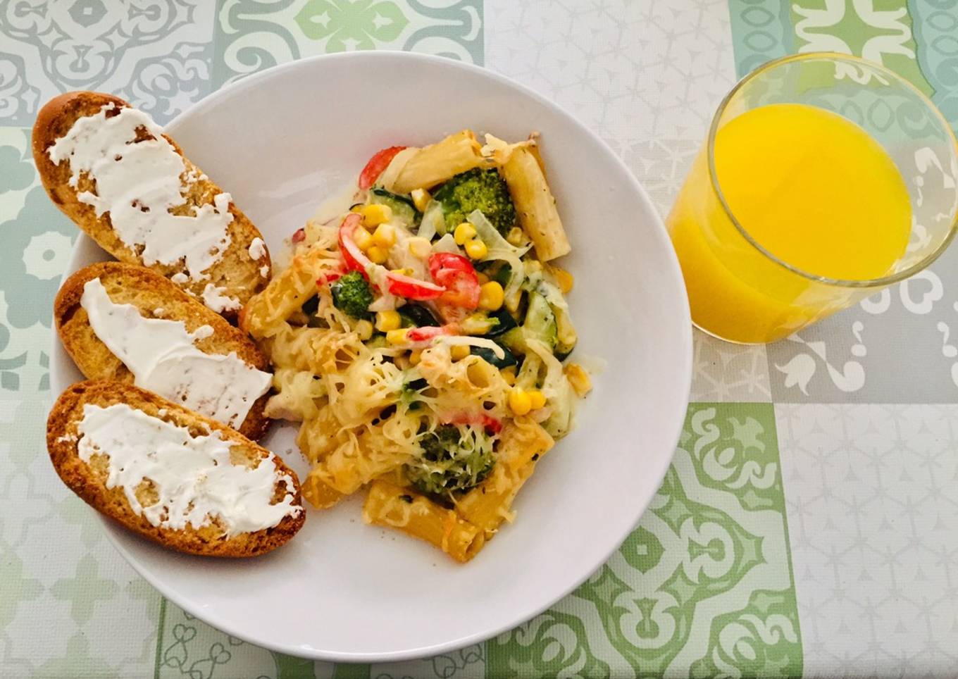 Pasta Rotini primavera con pollo
