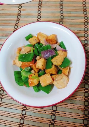 A picture of Tofu Stir-Fry with Bell Peppers.