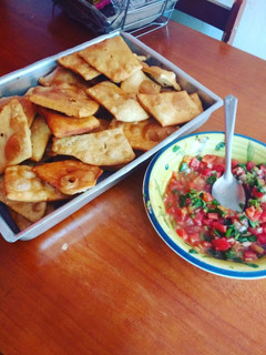 Una foto de Sopaipillas con pebre