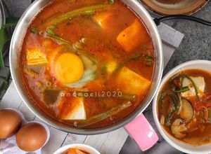 Gambar Kimchi Jjigae (sup kimchi)